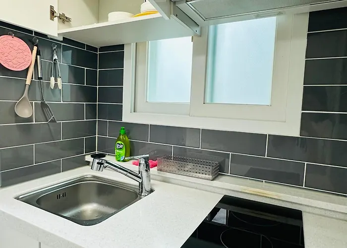 아파트 C- An Apartment-style In - Bongcheon Station