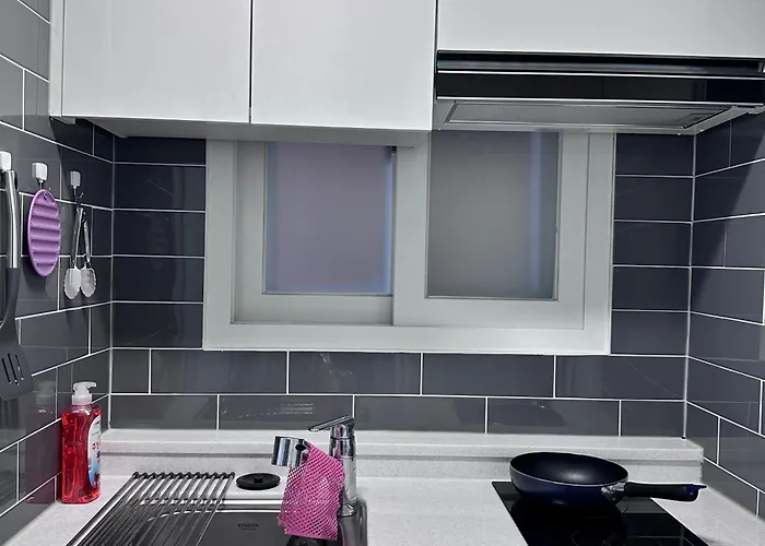 C- An Apartment-style In - Bongcheon Station