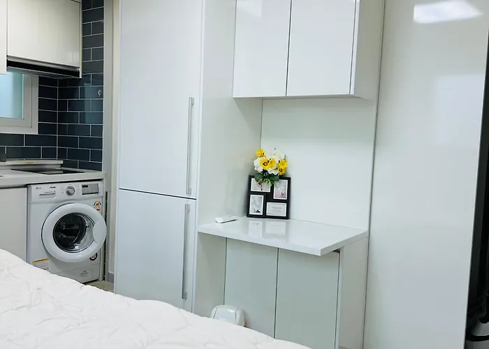 C- An Apartment-style In - Bongcheon Station *