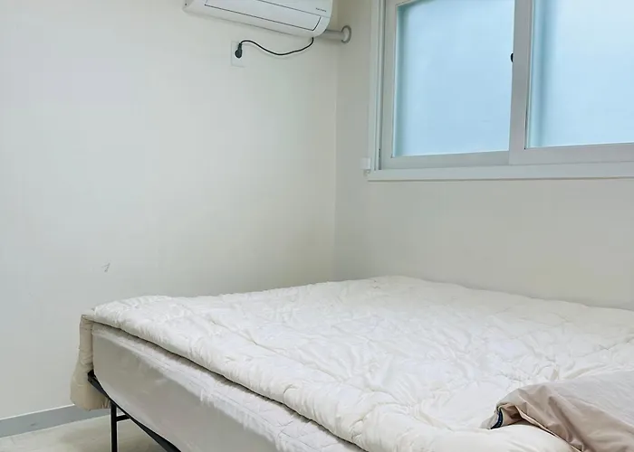 C- An Apartment-style In - Bongcheon Station 아파트 *